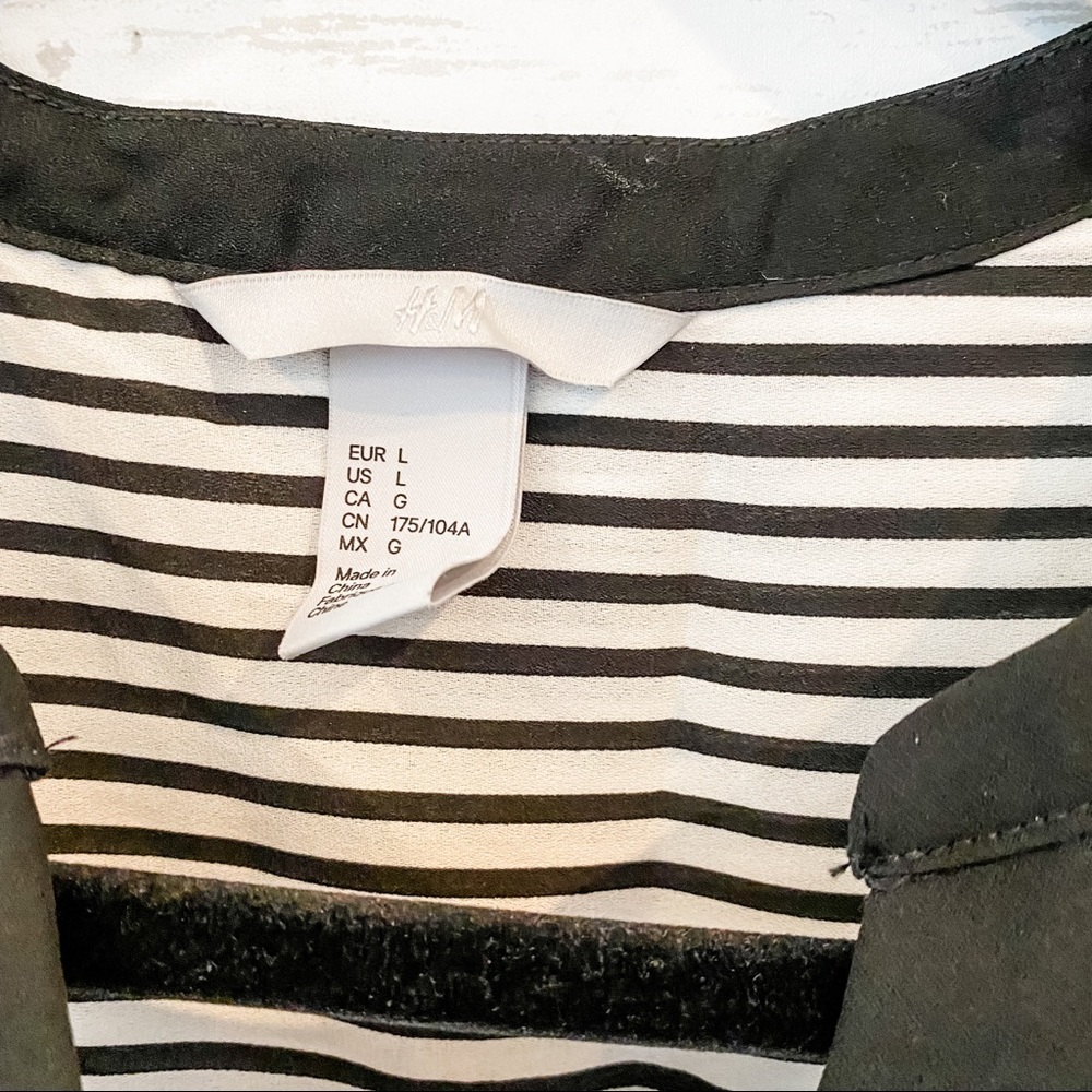 H&M Black & White Striped Sleeveless Blouse - Picture 3 of 4